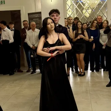 Odliczanie do matury rozpoczęło się eleganckim balem w LO Przedborzu