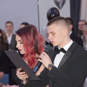 Szampańska zabawa studniówkowa ZSE w Radomsku