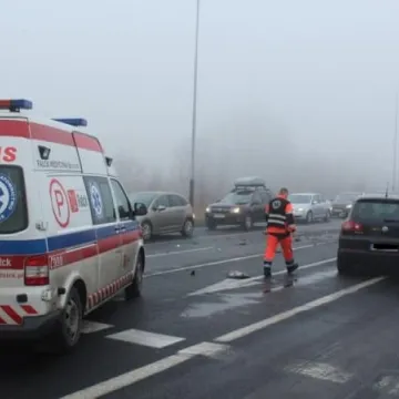 Uderzył w autobus wiozący dzieci