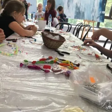 Warsztaty tworzenia biżuterii w MDK