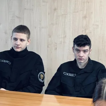 Uczniowie „mechanika” z wizytą w KPP w Radomsku