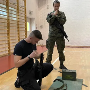 Uczniowie klas mundurowych z Radomska uczestniczyli w manewrach WOT