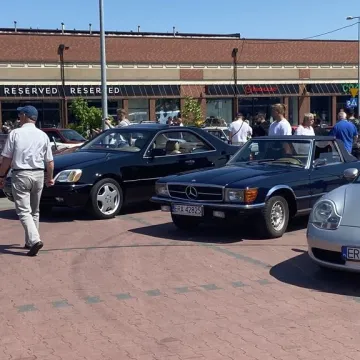 Auto - Moto Weteran 6.  W Radomsku zaparkowały motoryzacyjne legendy