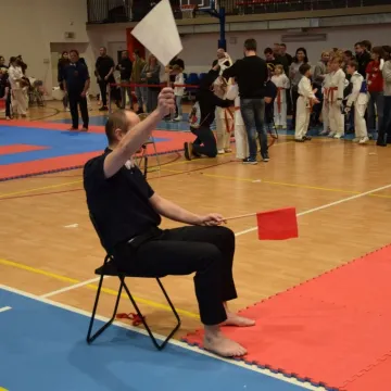 Karatecy na tatami na turnieju w Radomsku