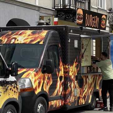 W Radomsku rozpoczął się majówkowy Przystanek Food Truck. Jakie są ceny?