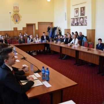 5 listopada inauguracyjna sesja Młodzieżowej Rady Miasta Radomska 2019-2020