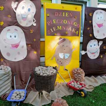 Świętowanie Dnia Pieczonego Ziemniaka w przedszkolu nr 10