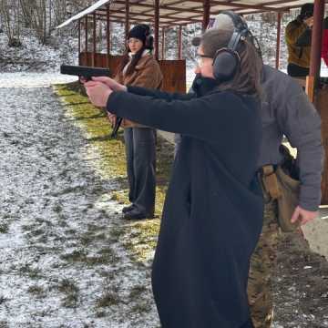 Szkoła Liderów na strzelnicy. Nauka, adrenalina i nowe doświadczenia