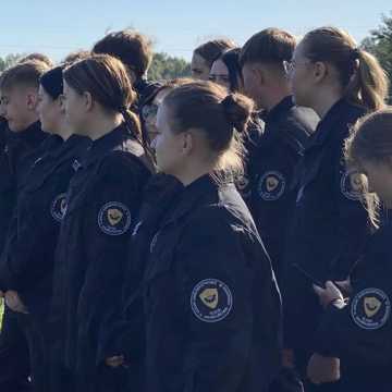 [WIDEO] Manewry klas mundurowych ZSP 1 w Radomsku. Praktyczna lekcja poszukiwania zaginionych