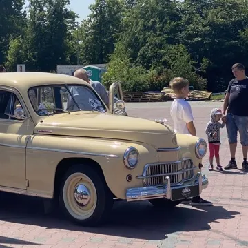 Auto - Moto Weteran 6.  W Radomsku zaparkowały motoryzacyjne legendy