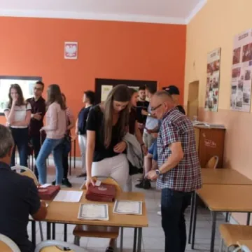 Uczniowie odebrali świadectwa i wyniki matur