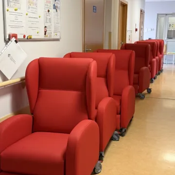 8 nowych leżanek trafiło na Oddział Dziecięcy dzięki wsparciu WOŚP