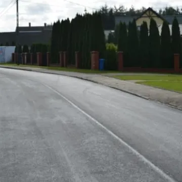 Dwie ulice z nowym asfaltem