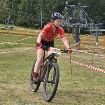 Sportowy weekend na Górze Kamieńsk. Kilkuset zawodników na starcie MTB