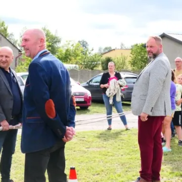 Strażacki piknik rodzinny w Dąbrówce zintegrował mieszkańców