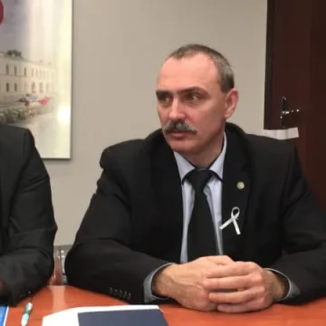 Biała wstążka symbolem kampanii przeciwdziałania przemocy