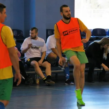 Pomagają małej Zuzi pokonać raka