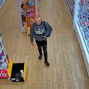 Rozpoznajesz tych mężczyzn? Poszukuje ich policja