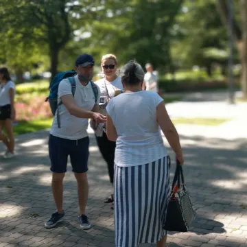 Przedwyborcza niedziela na targowisku w Radomsku