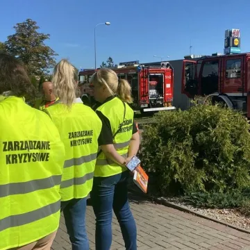 Ewakuacja ZSP 1 w Radomsku. Był pożar, strzały i osoby ranne