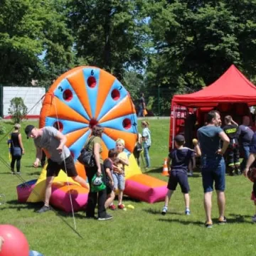Barwny korowód z okazji Dnia Dziecka