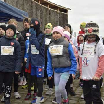 [WIDEO] Glinianki parkRUN w Radomsku. Bieg dla zdrowia i WOŚP 2025