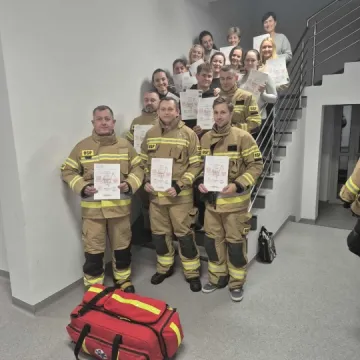 Nowi ratownicy po kursie z OSP Dmenin