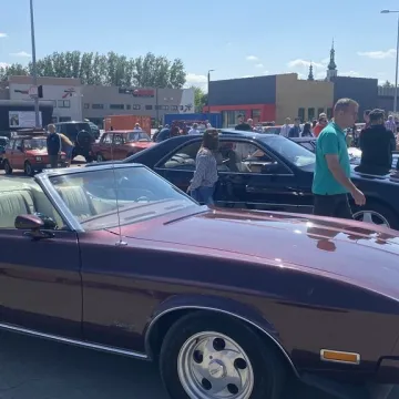 Auto - Moto Weteran 6.  W Radomsku zaparkowały motoryzacyjne legendy