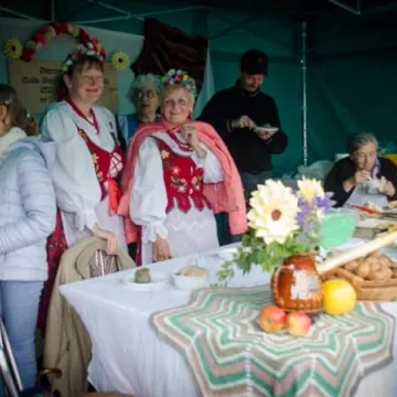 7 dekad trwa ta historia