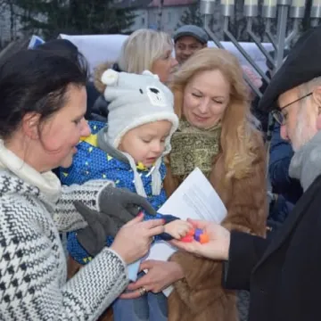 Zapalili chanukowe świece na placu 3 Maja w Radomsku