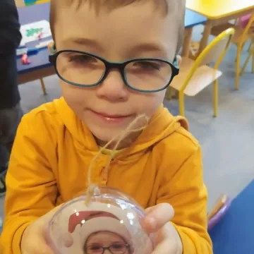 Dzieci z „zerówki” w PSP 8 robiły bożonarodzeniowe ozdoby