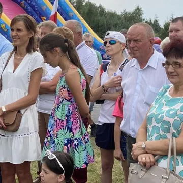 W Sudzinku otwarto nową drogę. Wstęgę przecinał m.in. wicemarszałek Sejmu RP