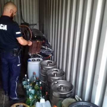 Policjanci skonfiskowali 250 litrów bimbru