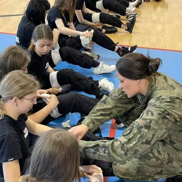 Uczniowie klas mundurowych z Radomska uczestniczyli w manewrach WOT