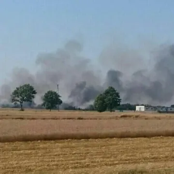 Ciężarówka spłonęła na polu