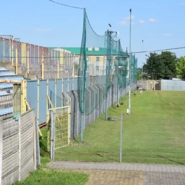 Zamiast nowej trybuny - remont starej 