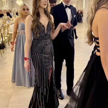 Odliczanie do matury rozpoczęło się eleganckim balem w LO Przedborzu