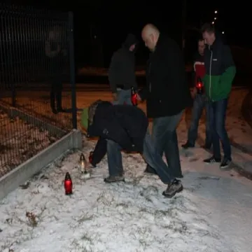 Symboliczne znicze przed GDDKiA