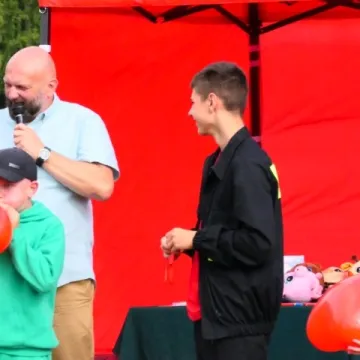 Strażacki piknik rodzinny w Dąbrówce zintegrował mieszkańców