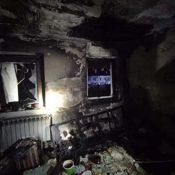 Spłonęło mieszkanie przy pl. 3 Maja w Radomsku. Ewakuowano kota