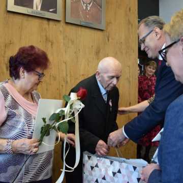 Złote Gody w Radomsku. 18 par odebrało Medale za Długoletnie Pożycie Małżeńskie