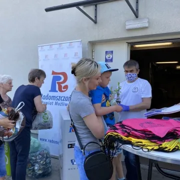 Oddali puszki, otrzymali sadzonki i zioła