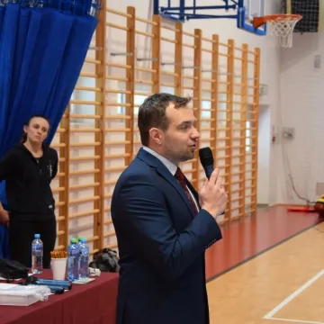 Karatecy na tatami na turnieju w Radomsku