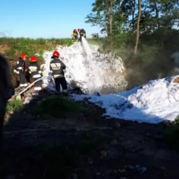 Pożar wysypiska śmieci w Dmeninie