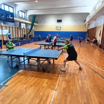 Młodzi tenisiści stołowi UMLKS Radomsko szlifują formę w Wiśle