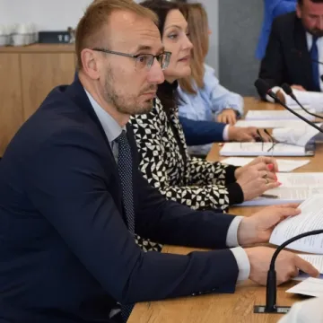 Rewitalizacja, nowe dotacje i modernizacje – co zdecydowali radni Radomska?