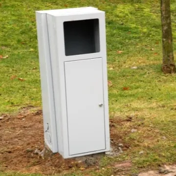 Nowe ławki i kosze w Parku Solidarności