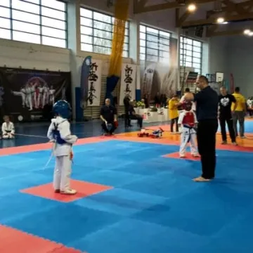 Pięć medali dla karateków z 