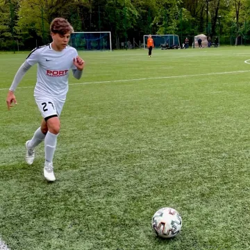 Sporting Radomsko wygrywa wysoko w Wieluniu