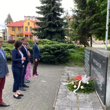 Oddali hołd zamordowanym Żydom z Przedborza